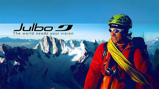 mountain-climber-wearing-polarized-prescription-sunglasses-outdoor-eyewear